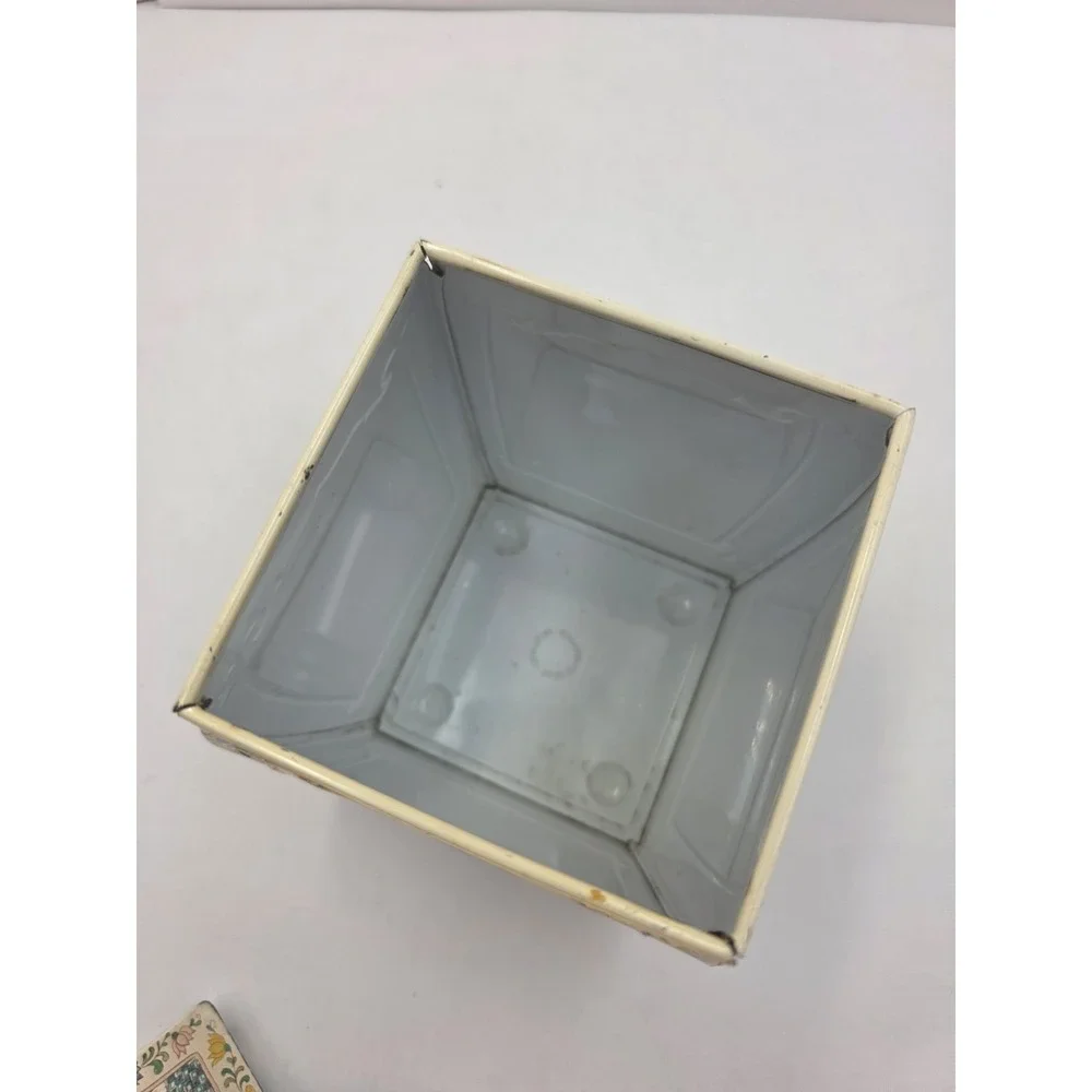 VTG Chinoiserie Floral Metal Tea Caddy Trinket Box Made In Holland 5.5